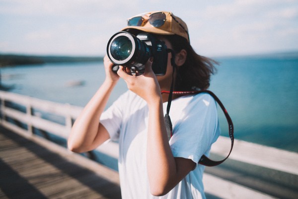 woman with camera 